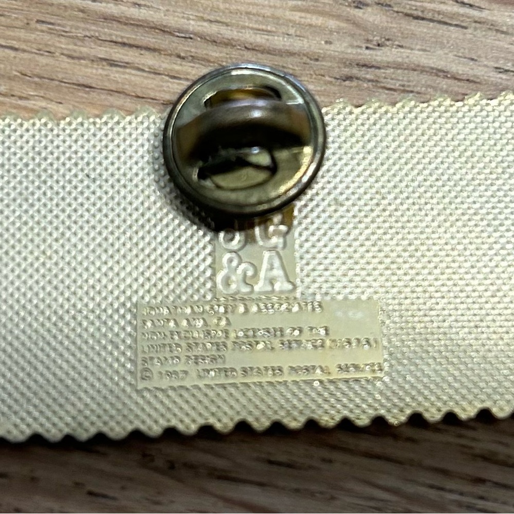 Love You Mother USPS postage 22 cents stamp goldtone floral vintage Lapel Pin - Picture 6 of 6